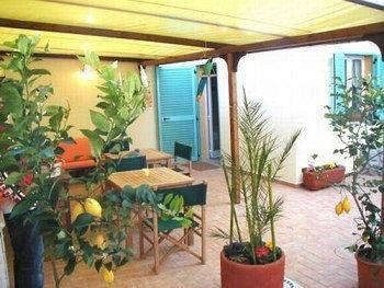 La Papaya Guest house